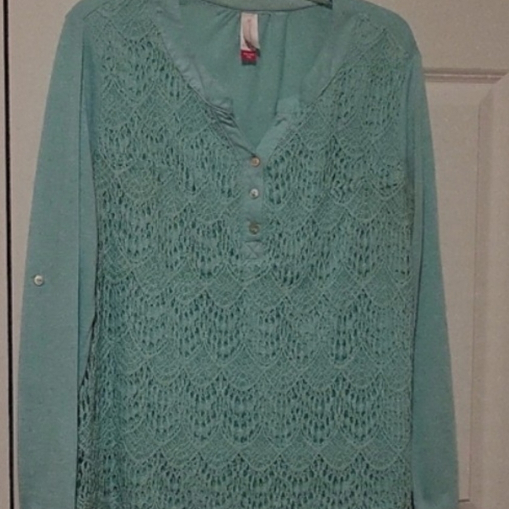 No Boundaries blouse, sleeves can be worn two different ways Juniors XXL(19)